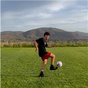 Clases de fútbol personalizadas para niños de 7 a 12 años con enfoque en técnica, autoestima y disfrute del juego
